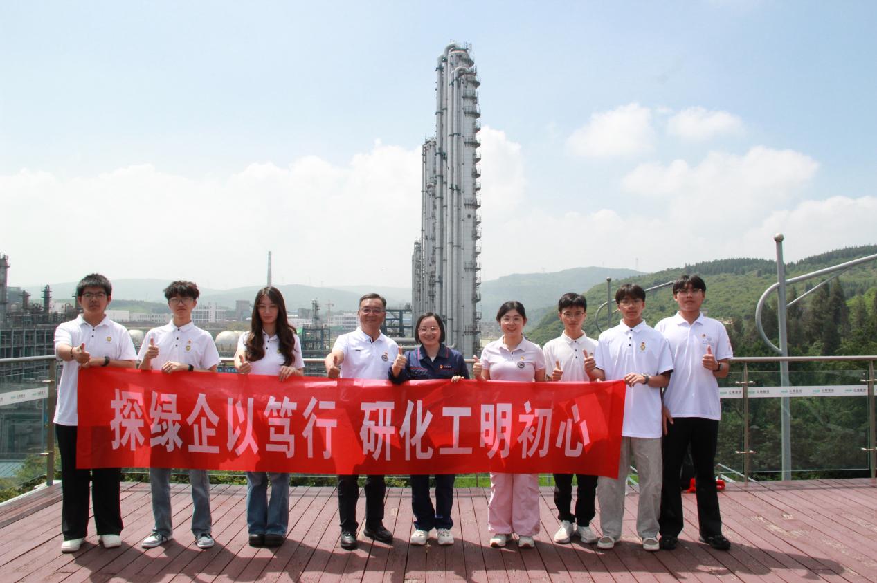 化学工程学院传承红色基因实践团走进云南能投硅材科技发展有限公司