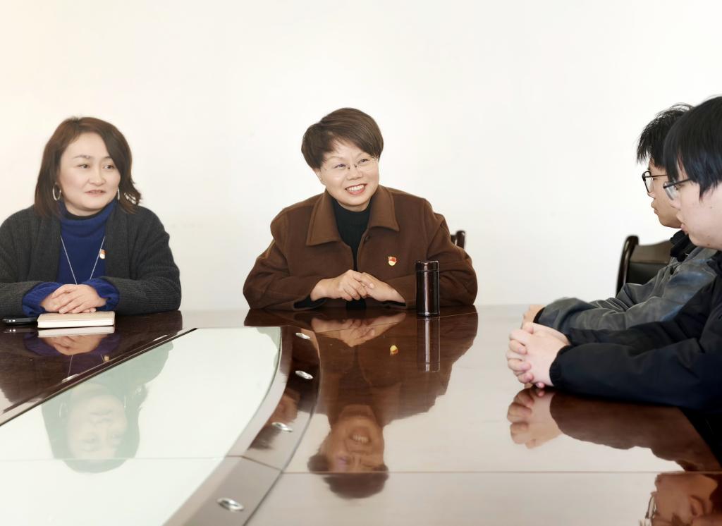 校党委副书记陈华仙深入化学工程学院与联系班级学生座谈交流